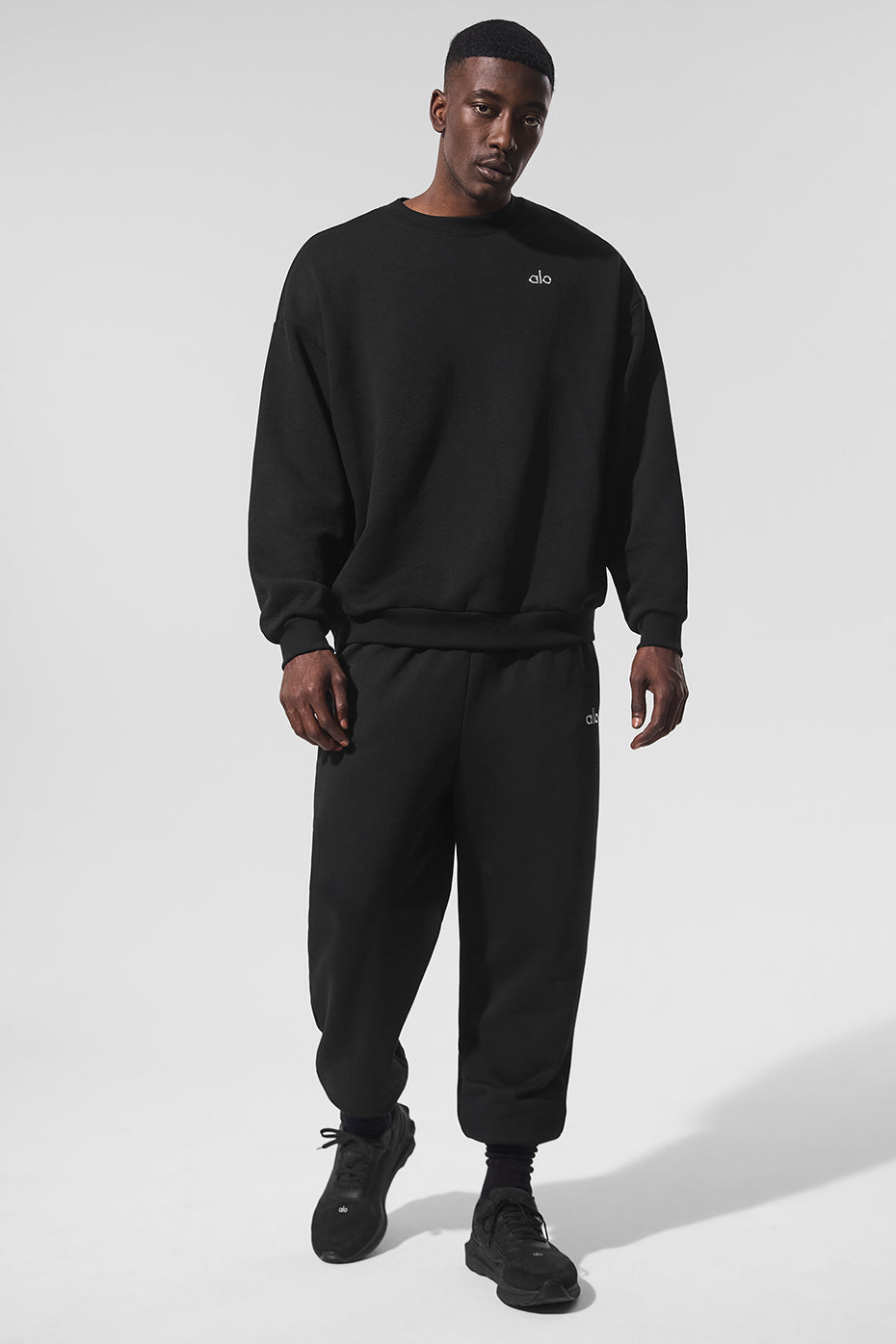 Accolade Crew Neck Pullover - Black